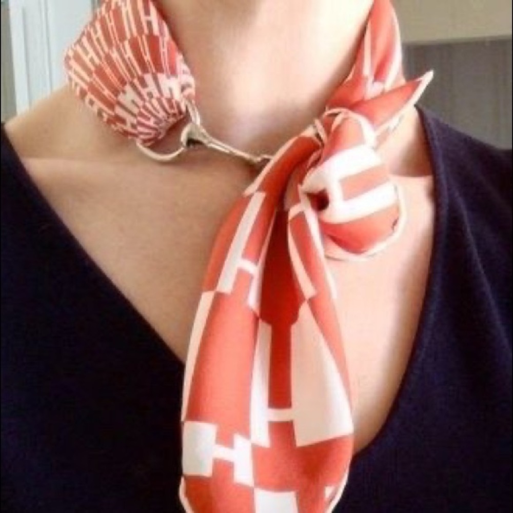 Hermès horsebit scarfring